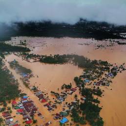 Foto udara kondisi banjir bandang yang merendam rumah warga di Kecamatan Asera, Kabupaten Konawe Utara, Sulawesi Tenggara, Selasa (11/6/2019). Oheo Sakti/ANTARA FOTO
